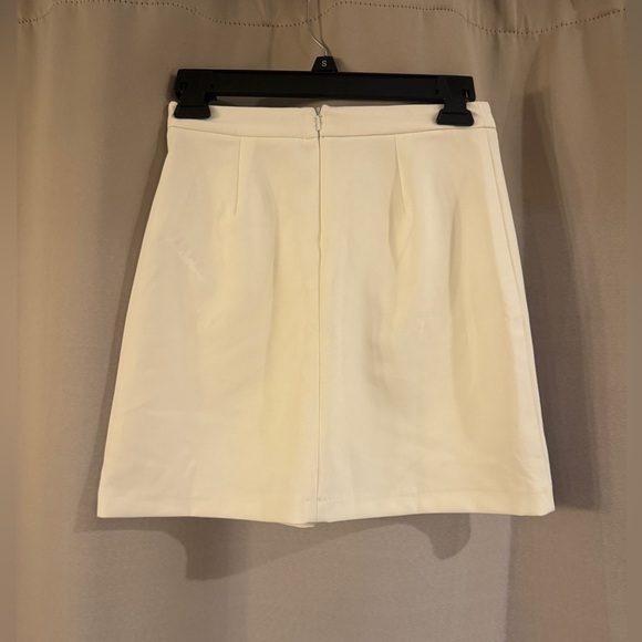 Oisos Cream Skirt with Ruffle Pockets - Picture 2 of 6